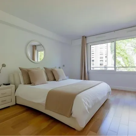 Cosy - Eiffel Tower Apartman